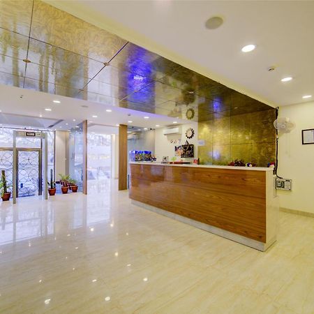 Hotel Grand Suites By D'Capitol Near Delhi Airport 뉴델리 외부 사진