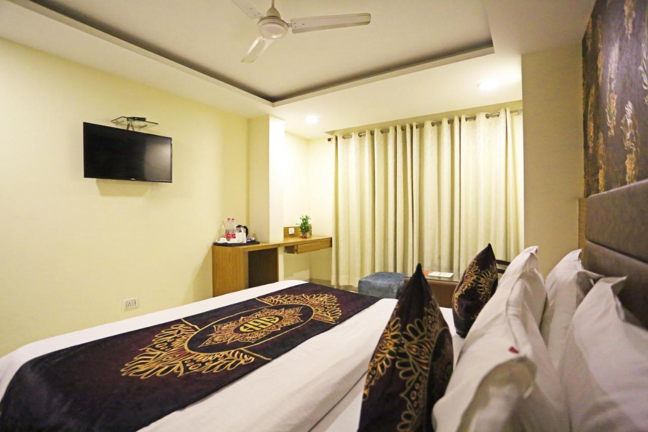 Hotel Grand Suites By D'Capitol Near Delhi Airport 뉴델리 외부 사진