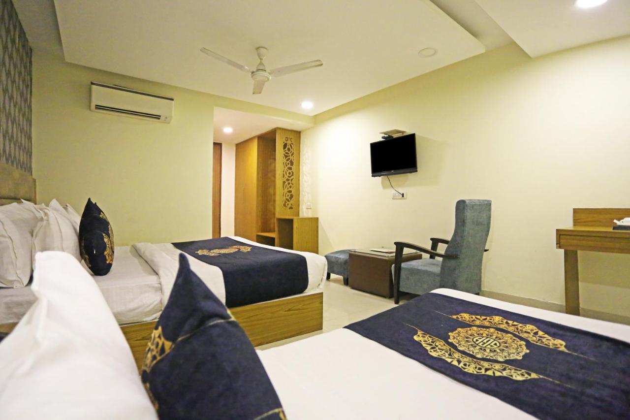 Hotel Grand Suites By D'Capitol Near Delhi Airport 뉴델리 외부 사진