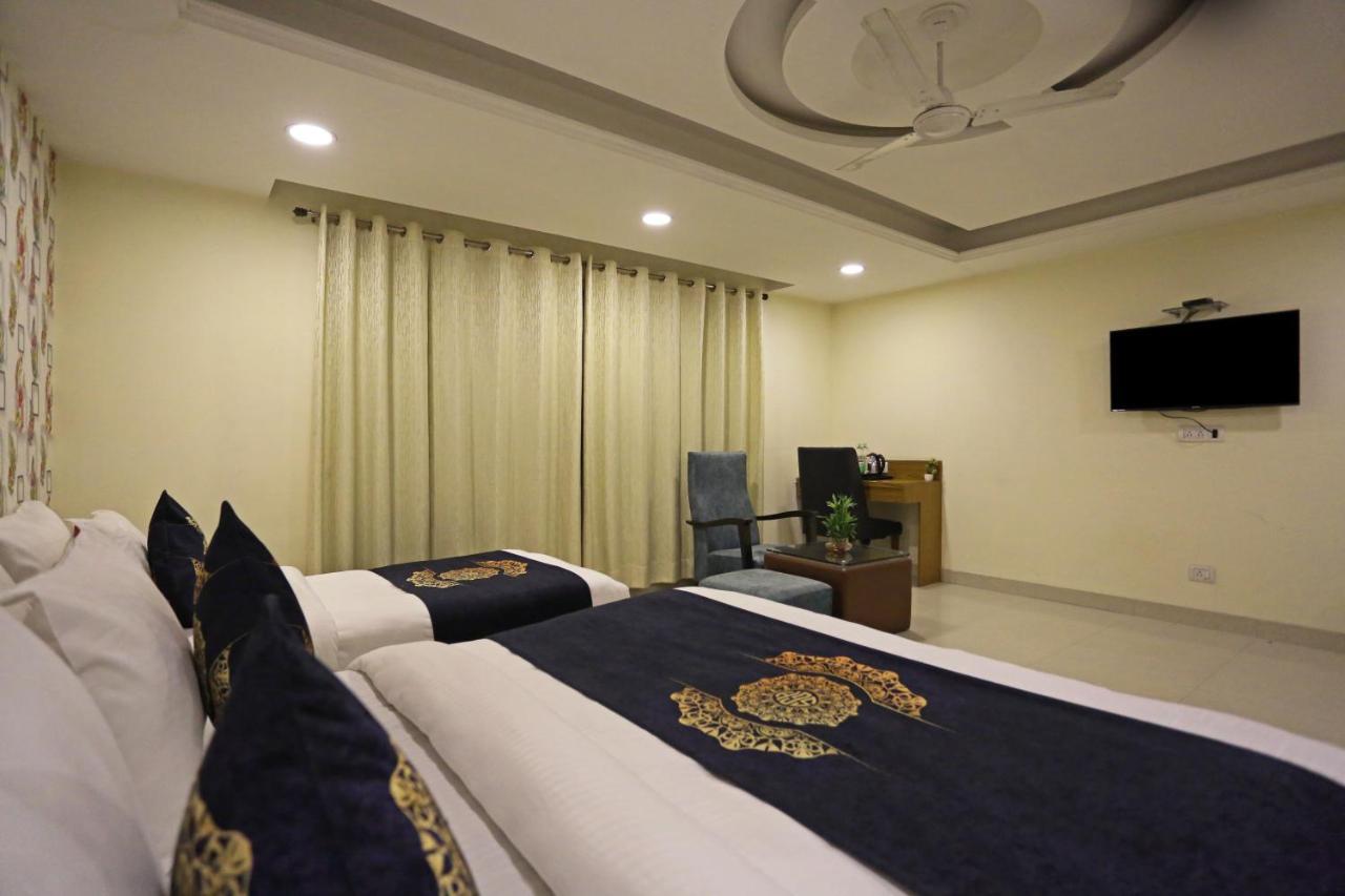 Hotel Grand Suites By D'Capitol Near Delhi Airport 뉴델리 외부 사진