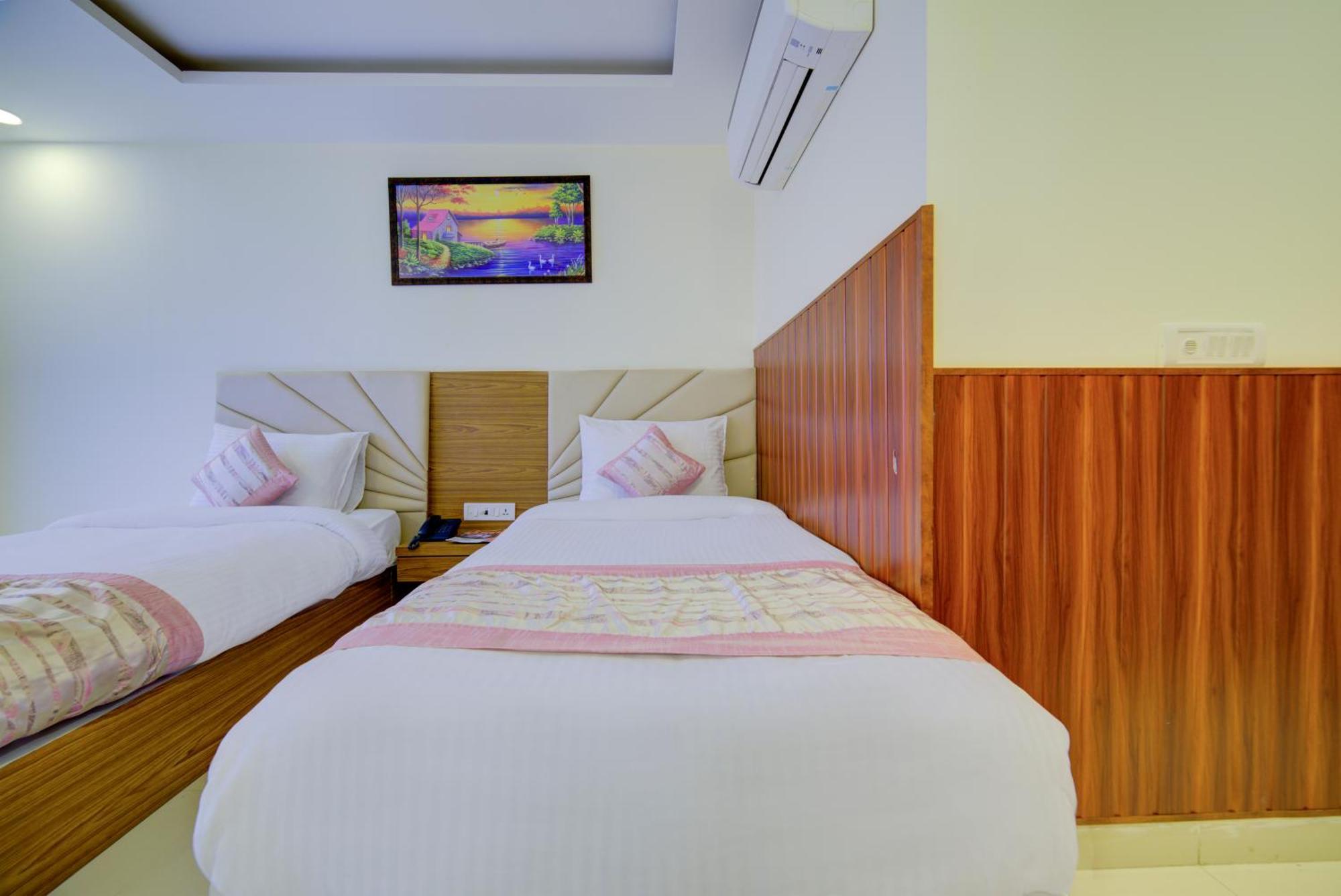 Hotel Grand Suites By D'Capitol Near Delhi Airport 뉴델리 외부 사진