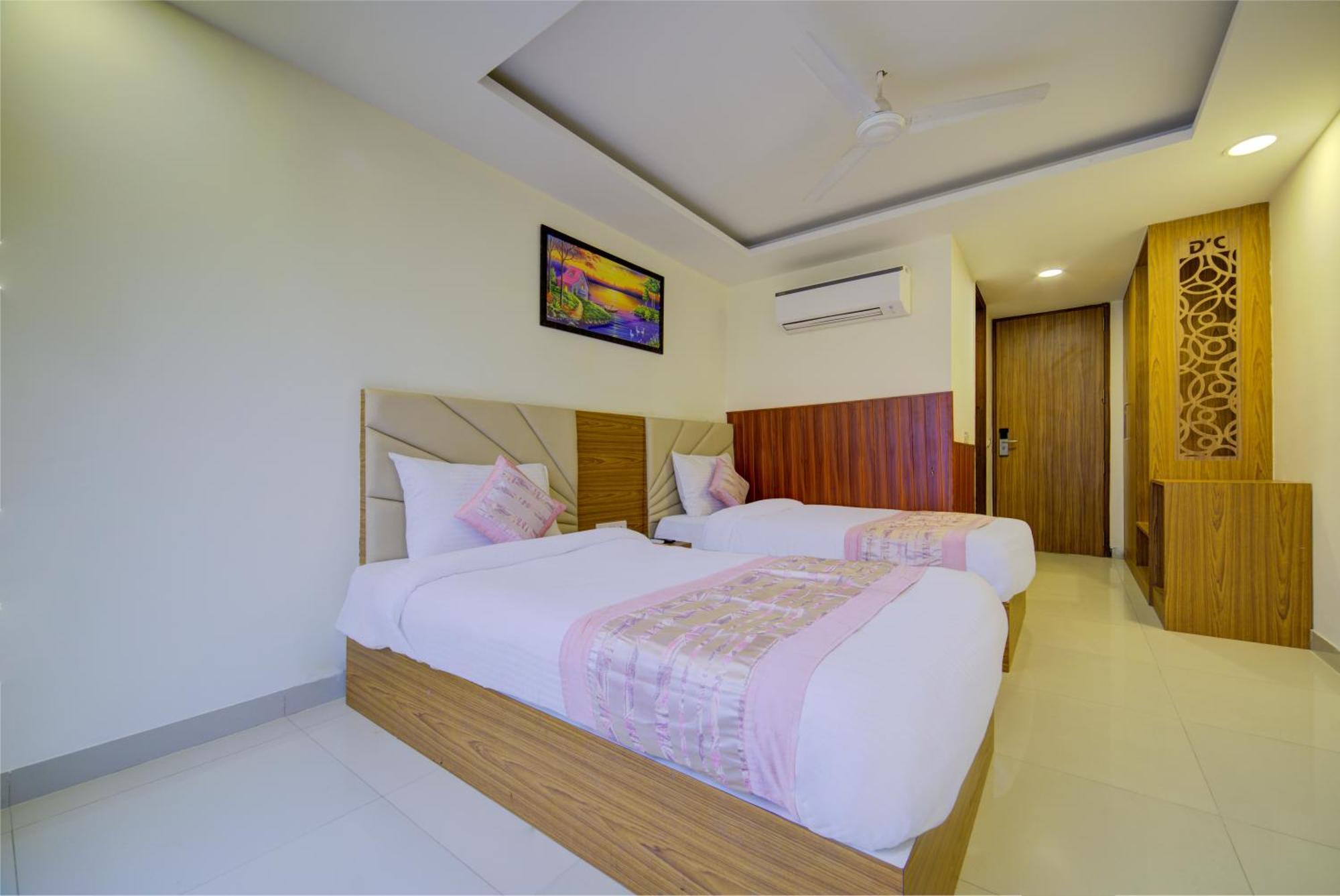 Hotel Grand Suites By D'Capitol Near Delhi Airport 뉴델리 외부 사진
