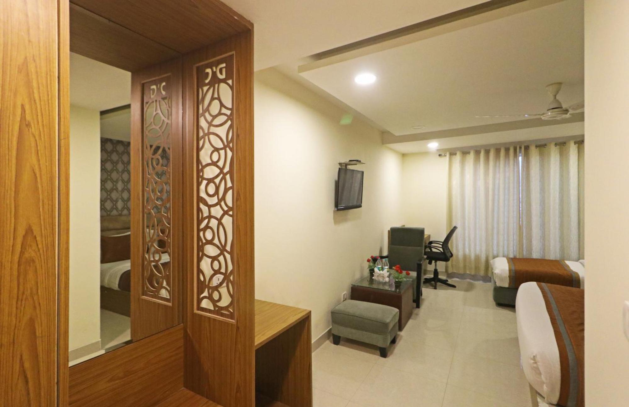 Hotel Grand Suites By D'Capitol Near Delhi Airport 뉴델리 외부 사진