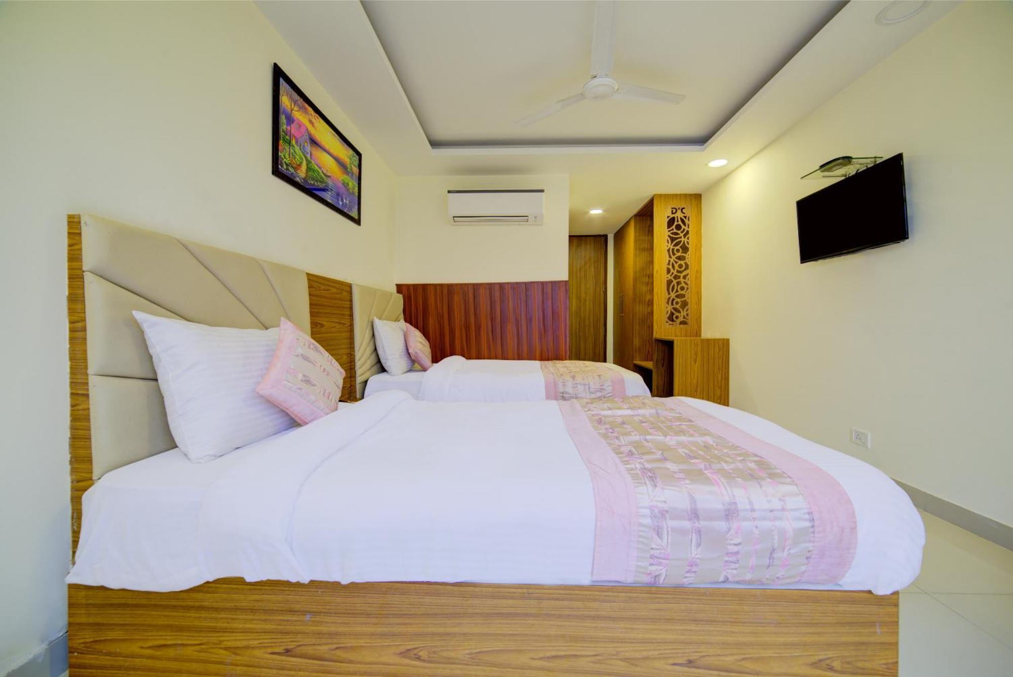 Hotel Grand Suites By D'Capitol Near Delhi Airport 뉴델리 외부 사진