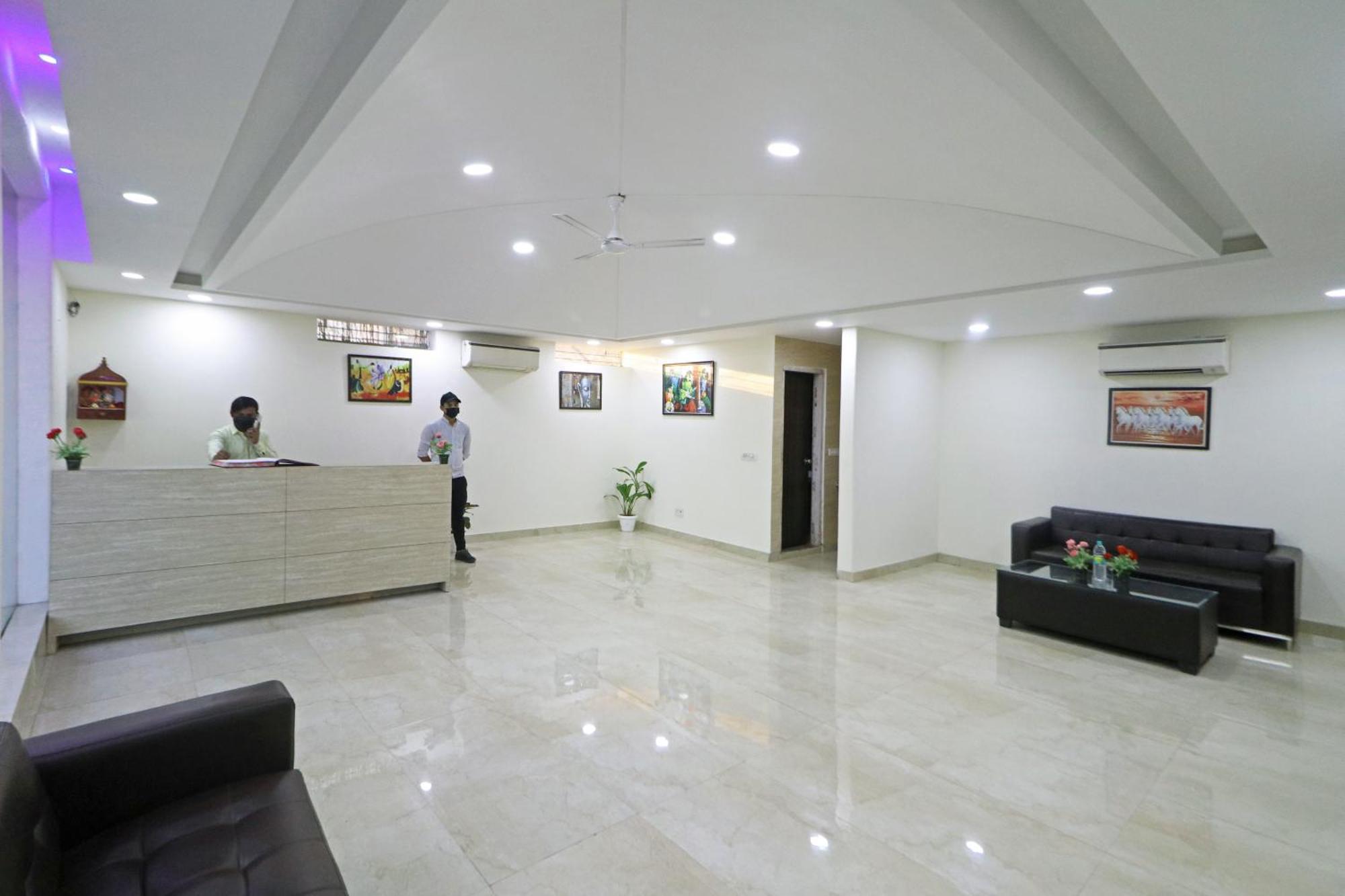 Hotel Grand Suites By D'Capitol Near Delhi Airport 뉴델리 외부 사진