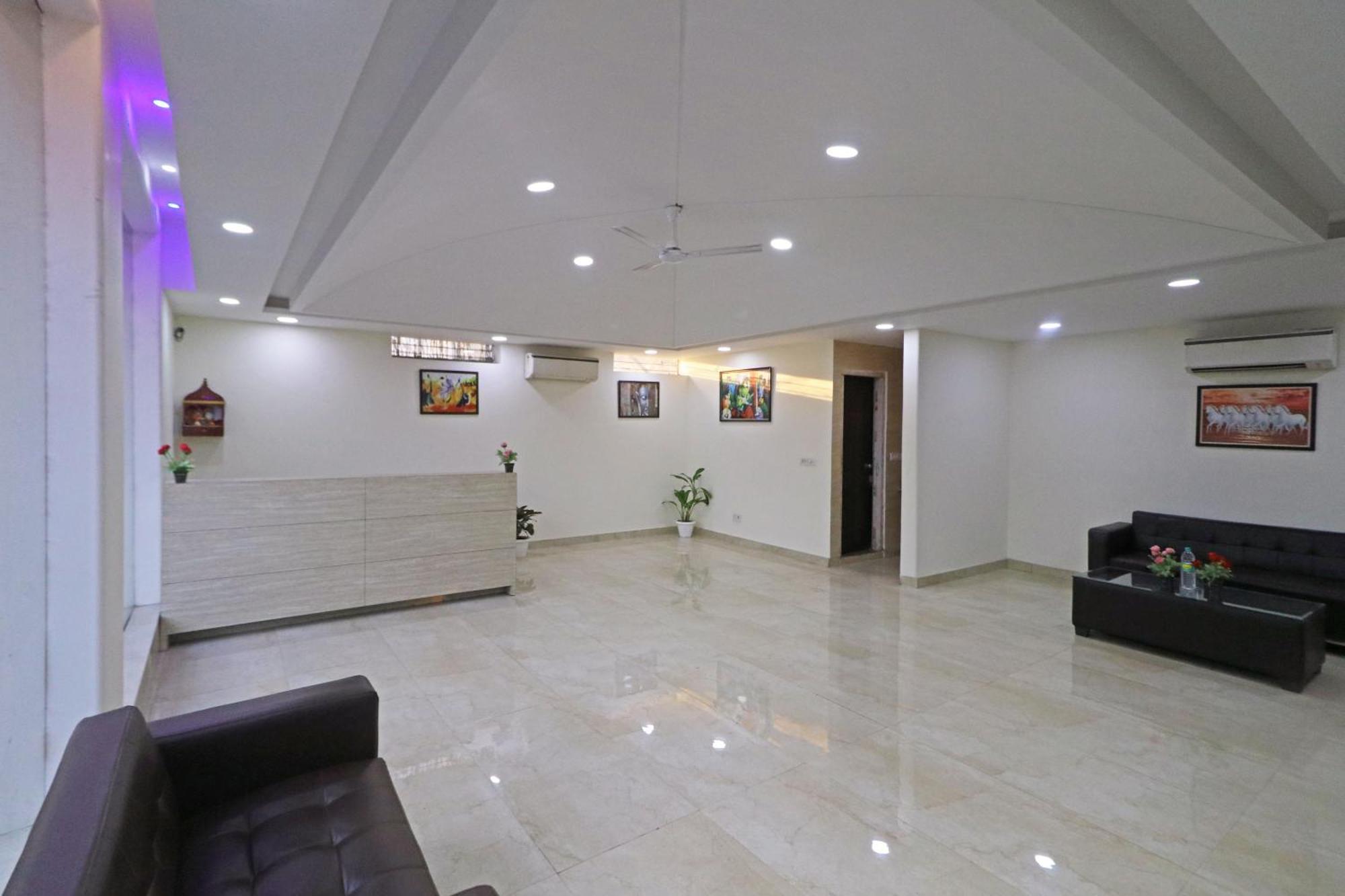 Hotel Grand Suites By D'Capitol Near Delhi Airport 뉴델리 외부 사진