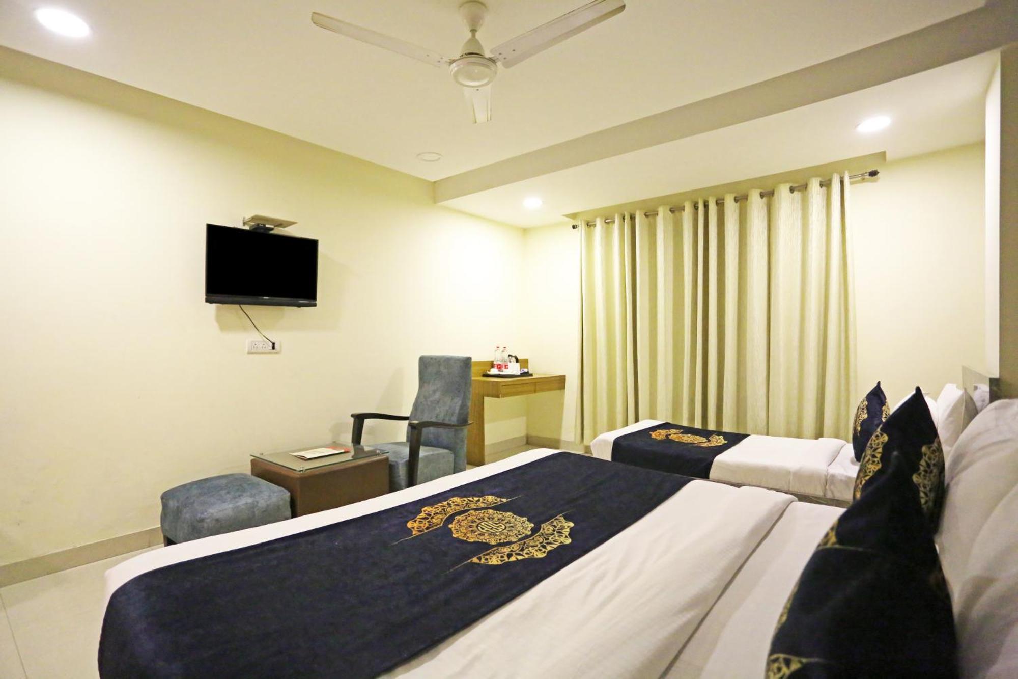 Hotel Grand Suites By D'Capitol Near Delhi Airport 뉴델리 외부 사진