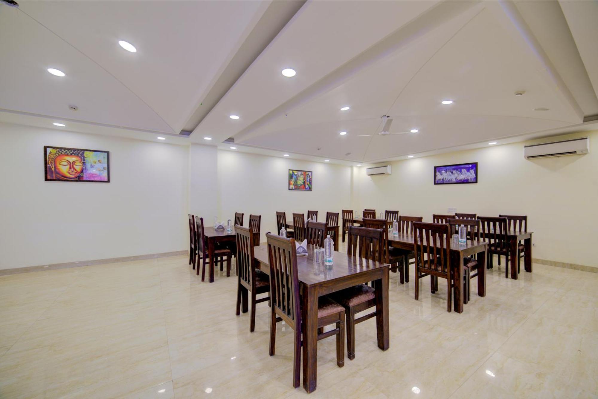 Hotel Grand Suites By D'Capitol Near Delhi Airport 뉴델리 외부 사진
