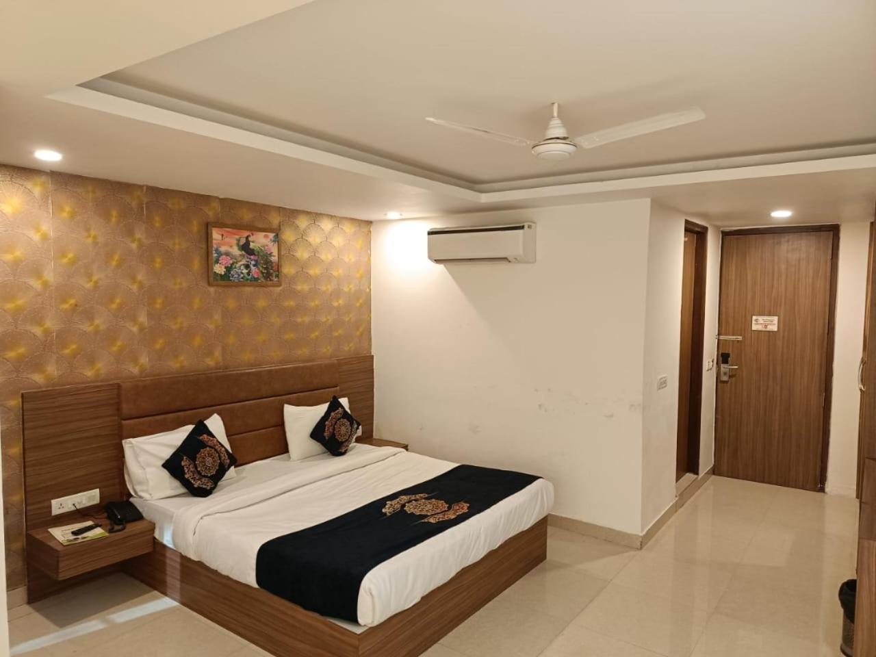 Hotel Grand Suites By D'Capitol Near Delhi Airport 뉴델리 외부 사진