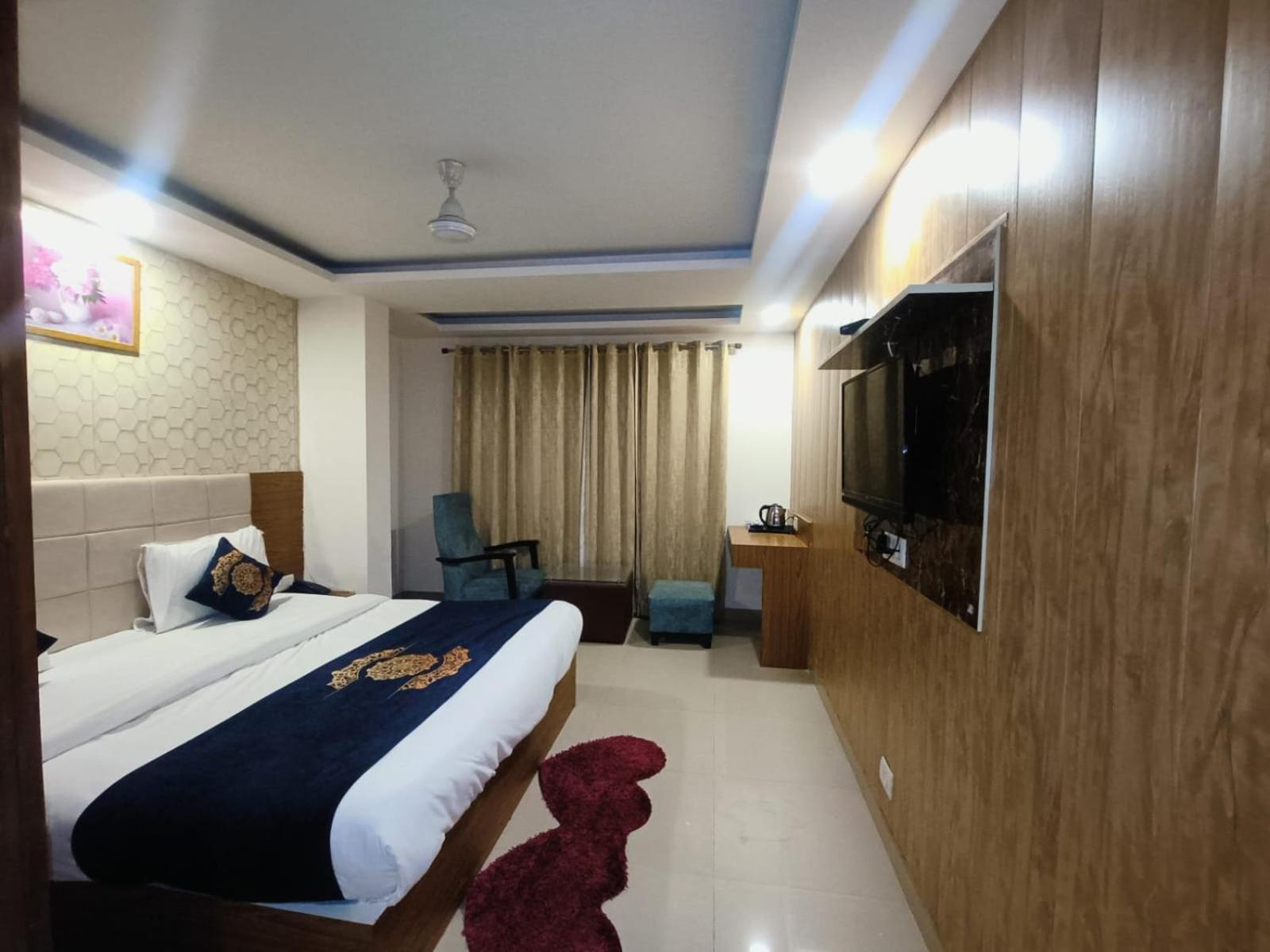 Hotel Grand Suites By D'Capitol Near Delhi Airport 뉴델리 외부 사진