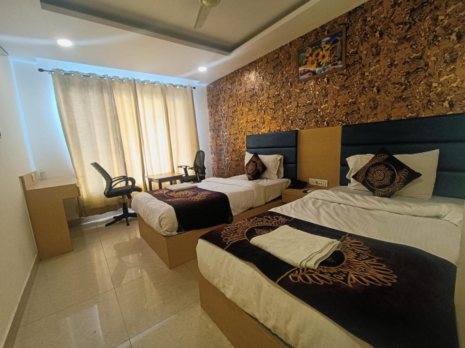 Hotel Grand Suites By D'Capitol Near Delhi Airport 뉴델리 외부 사진