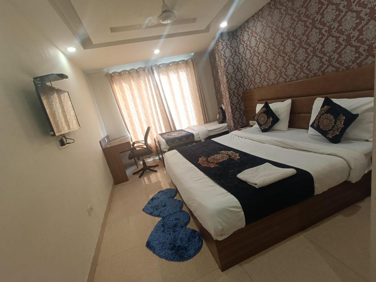 Hotel Grand Suites By D'Capitol Near Delhi Airport 뉴델리 외부 사진