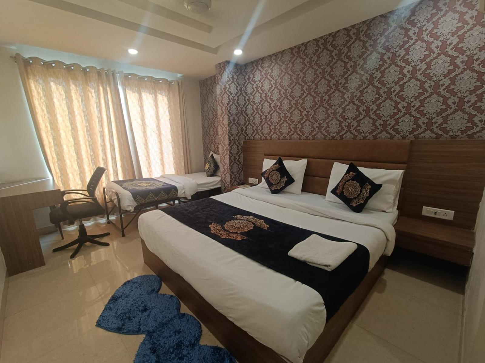 Hotel Grand Suites By D'Capitol Near Delhi Airport 뉴델리 외부 사진