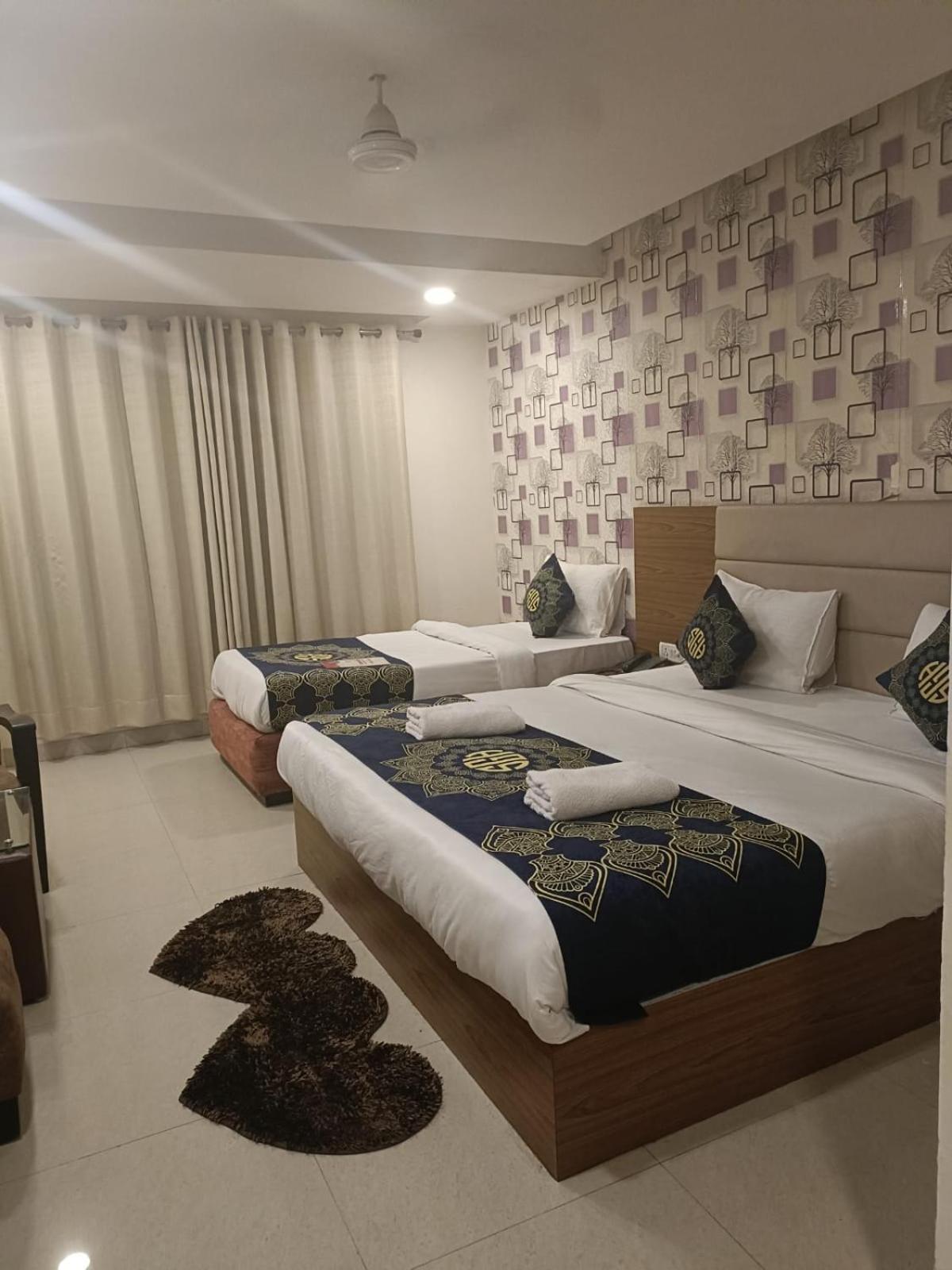 Hotel Grand Suites By D'Capitol Near Delhi Airport 뉴델리 외부 사진