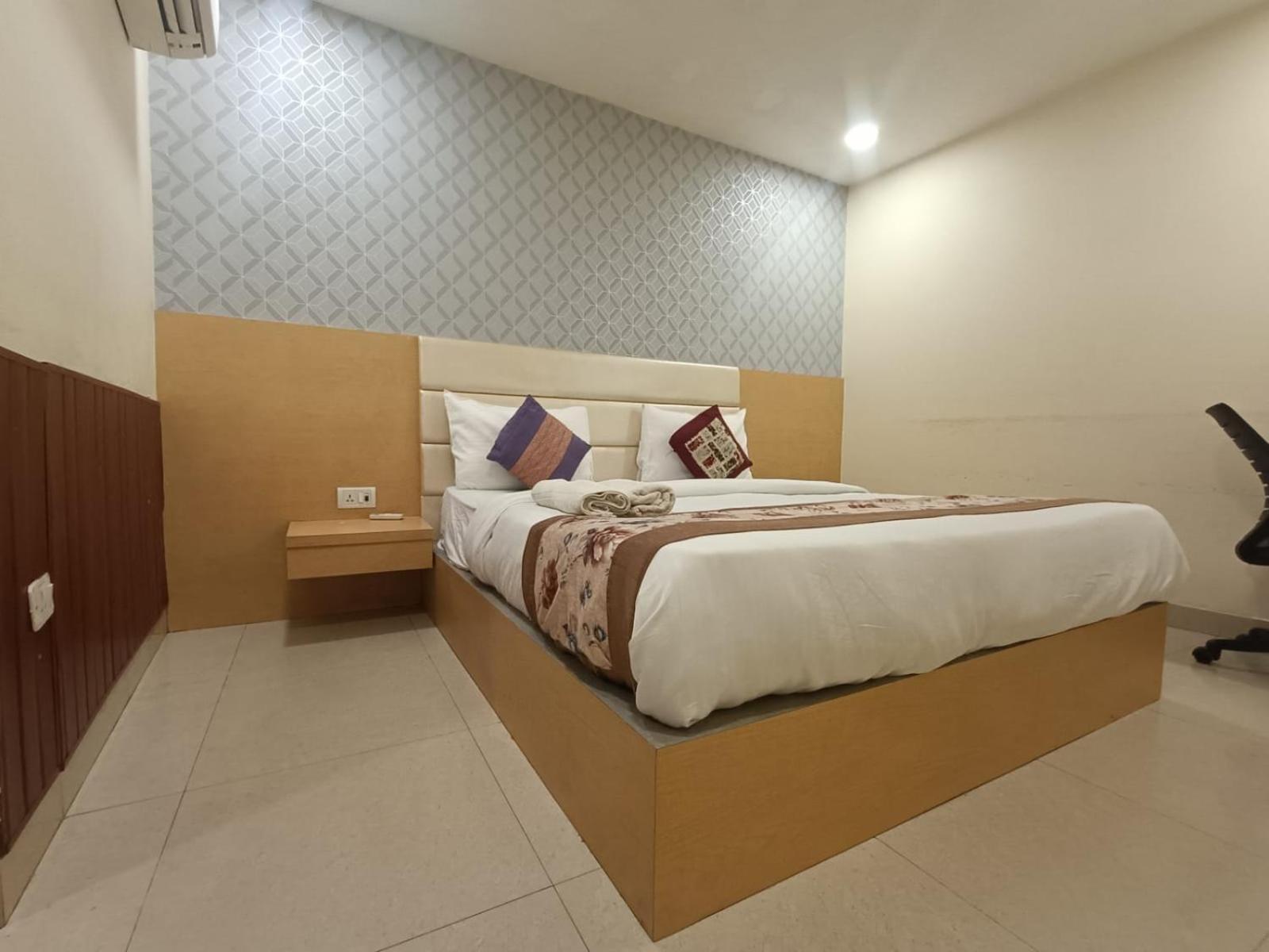 Hotel Grand Suites By D'Capitol Near Delhi Airport 뉴델리 외부 사진