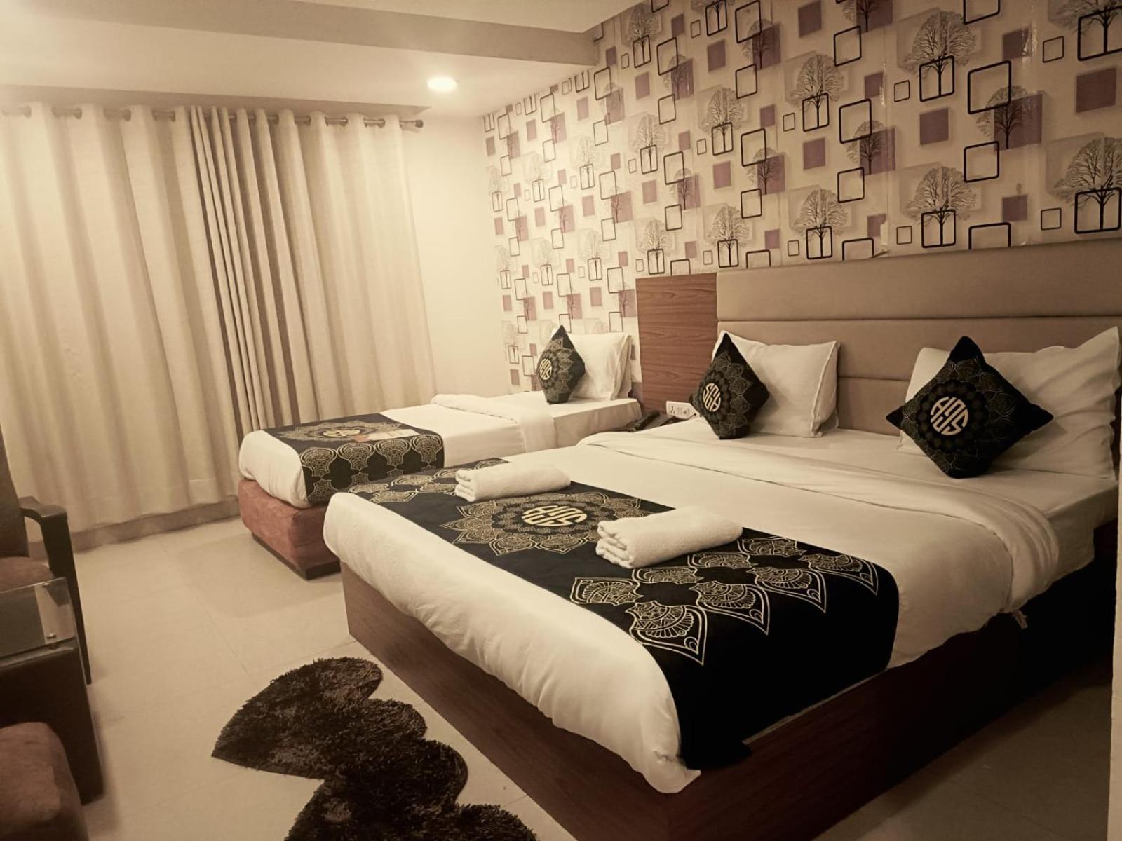 Hotel Grand Suites By D'Capitol Near Delhi Airport 뉴델리 외부 사진