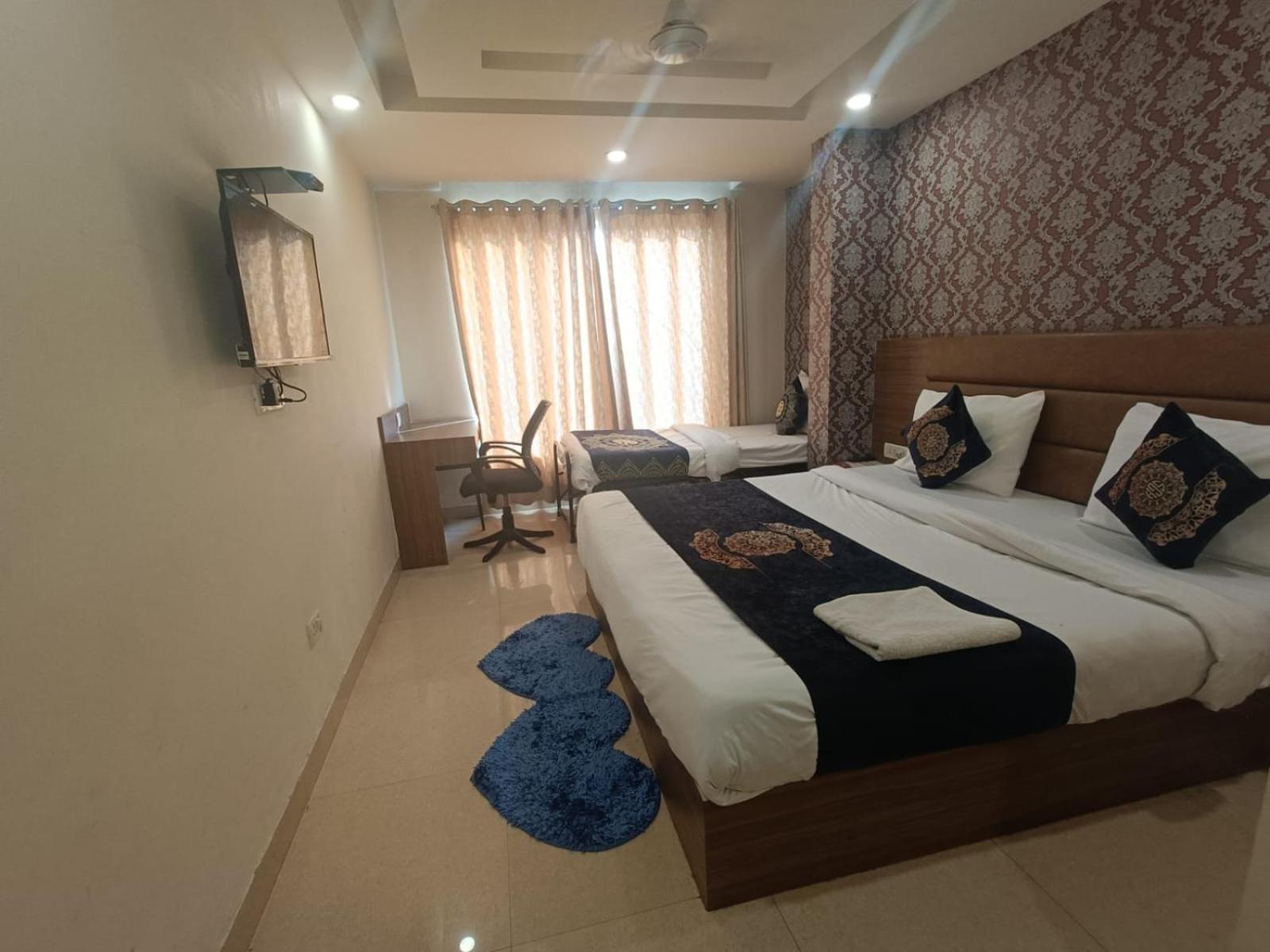Hotel Grand Suites By D'Capitol Near Delhi Airport 뉴델리 외부 사진