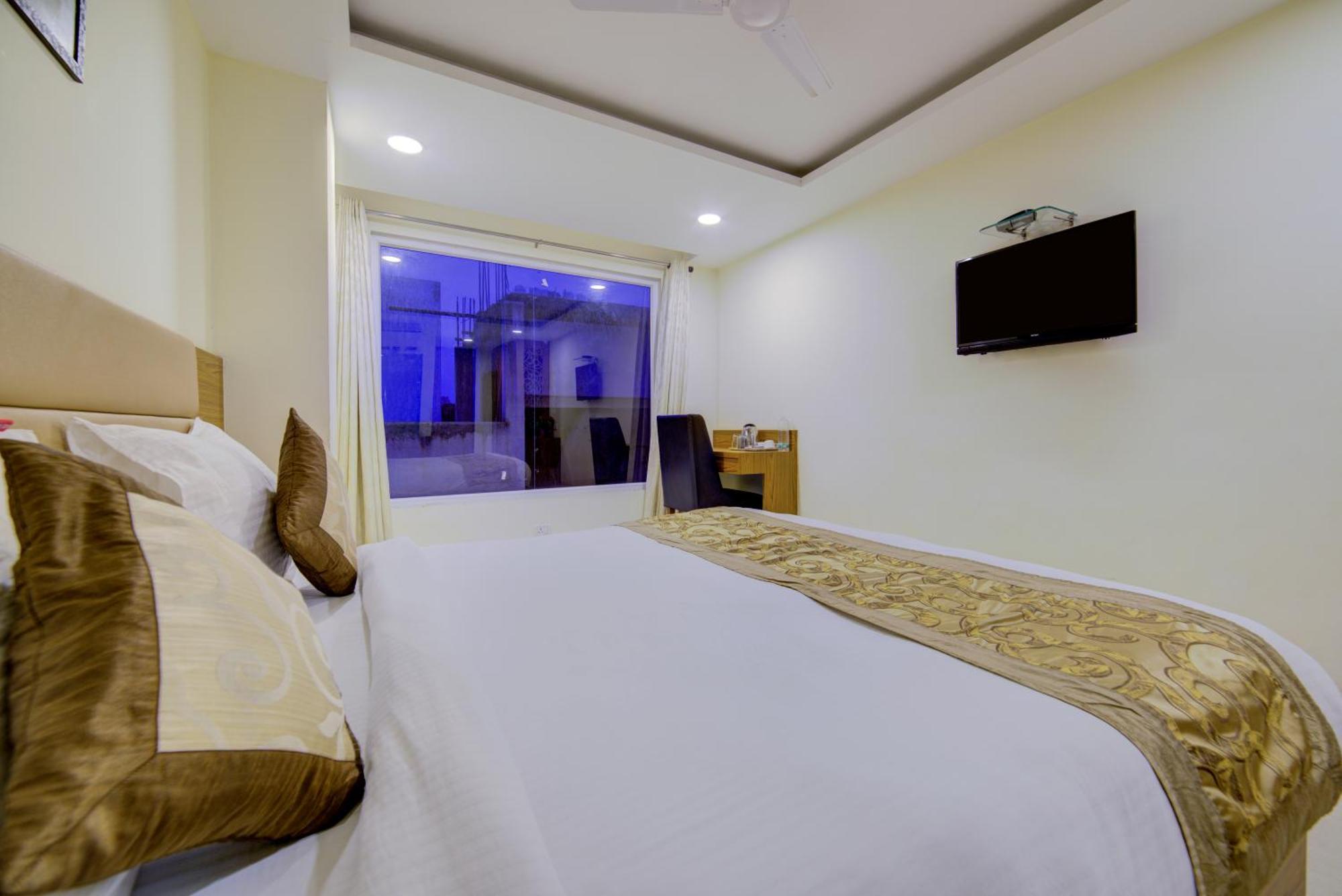 Hotel Grand Suites By D'Capitol Near Delhi Airport 뉴델리 외부 사진