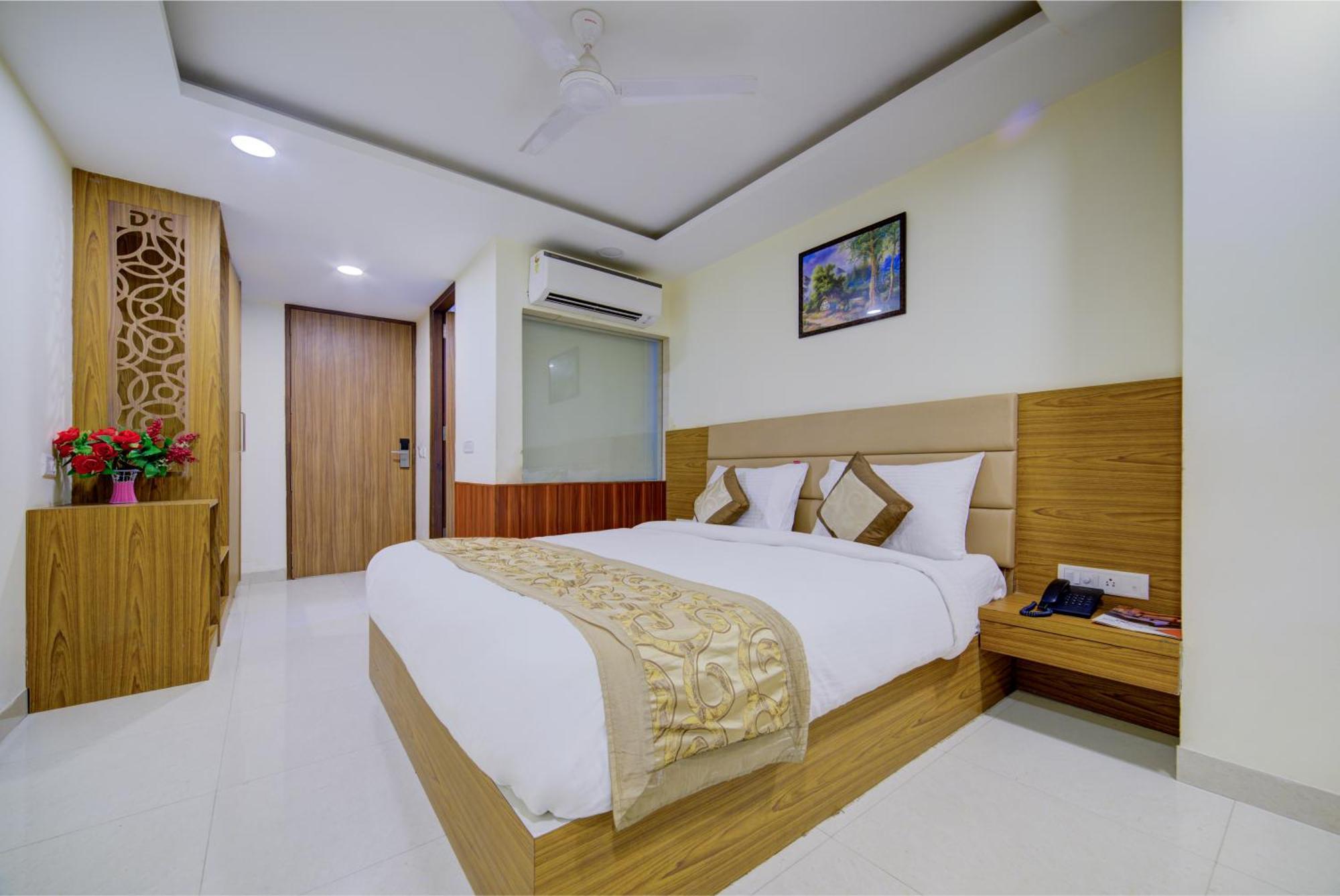 Hotel Grand Suites By D'Capitol Near Delhi Airport 뉴델리 외부 사진
