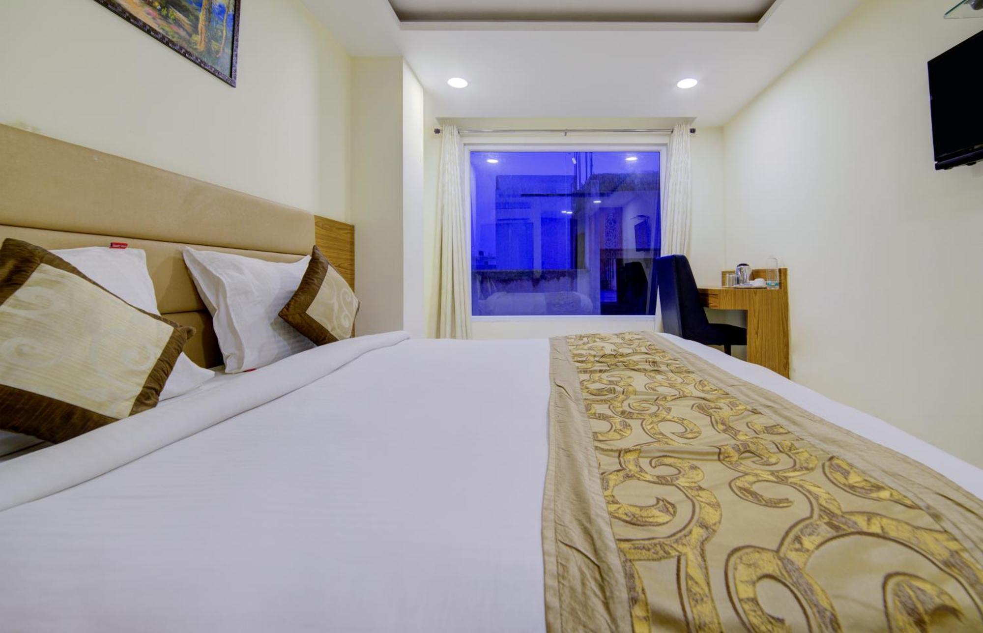 Hotel Grand Suites By D'Capitol Near Delhi Airport 뉴델리 외부 사진