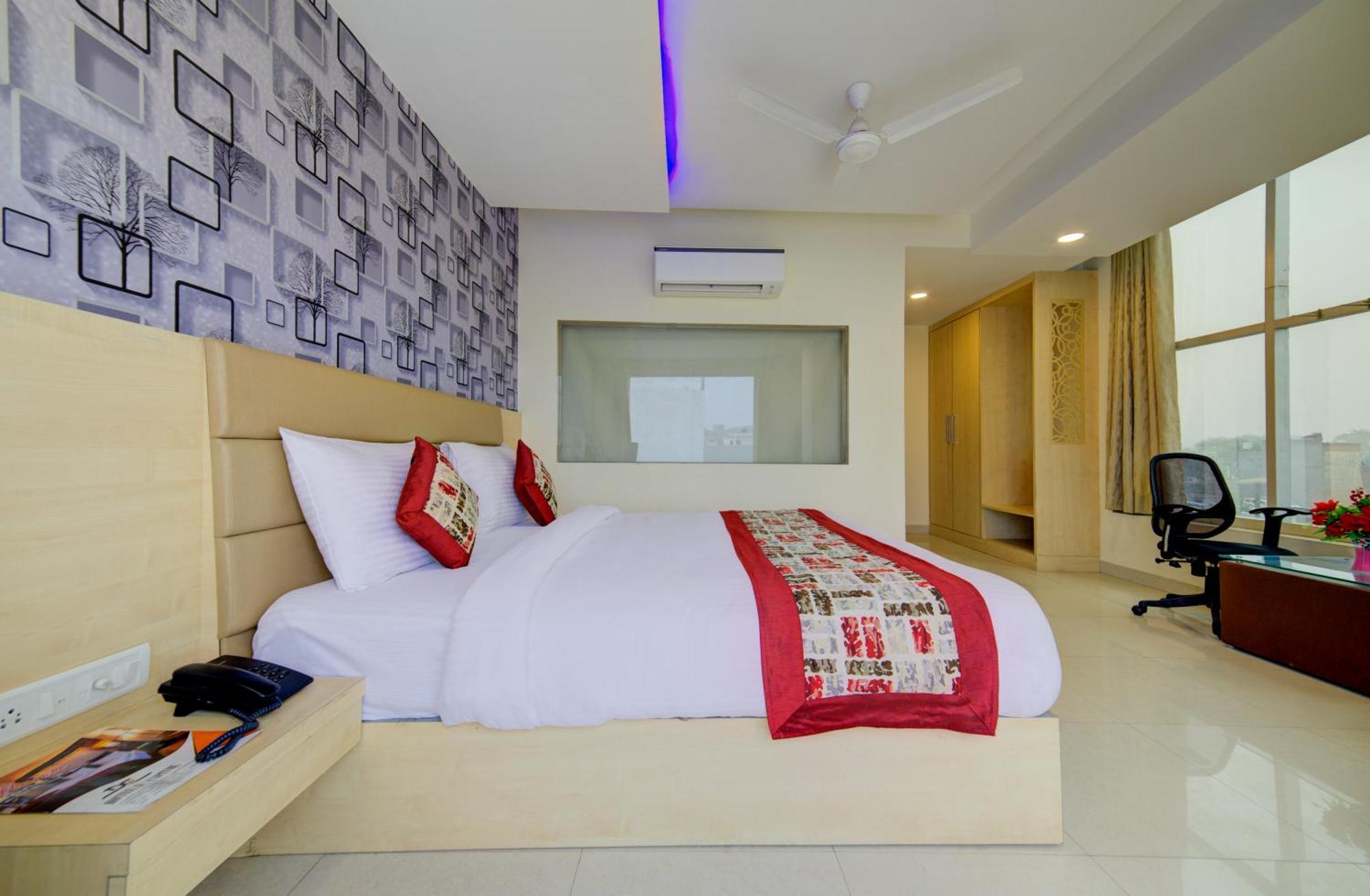 Hotel Grand Suites By D'Capitol Near Delhi Airport 뉴델리 외부 사진