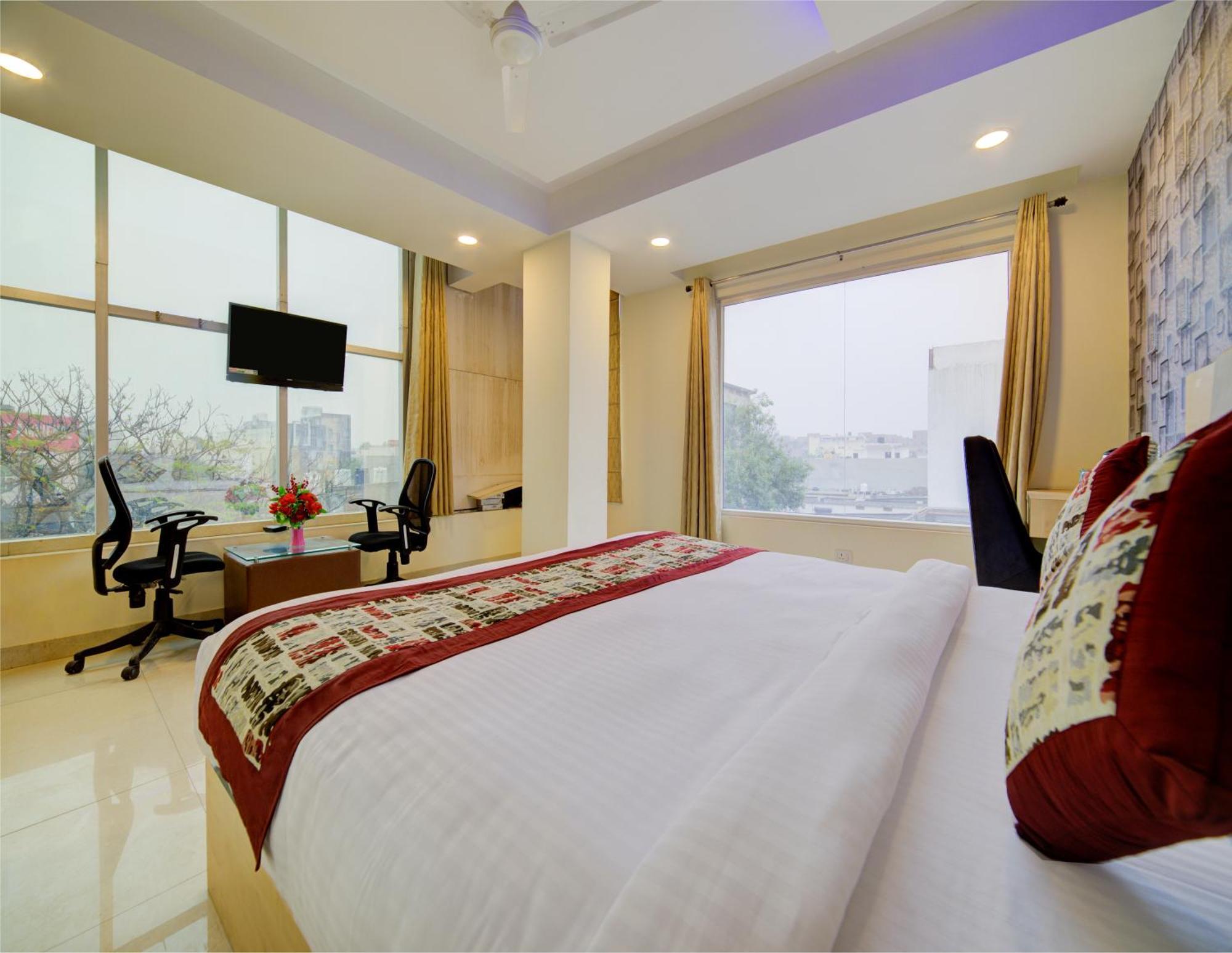Hotel Grand Suites By D'Capitol Near Delhi Airport 뉴델리 외부 사진