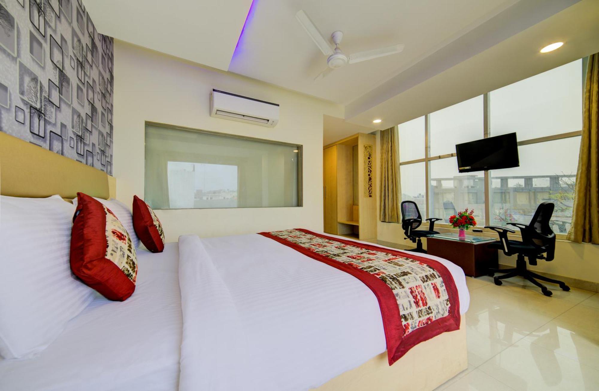 Hotel Grand Suites By D'Capitol Near Delhi Airport 뉴델리 외부 사진