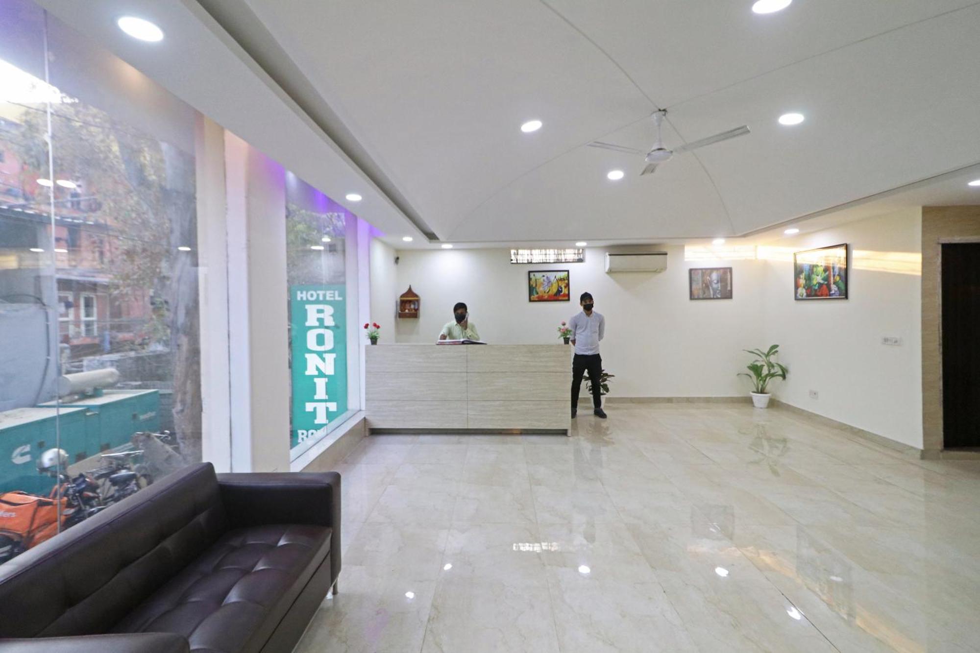 Hotel Grand Suites By D'Capitol Near Delhi Airport 뉴델리 외부 사진