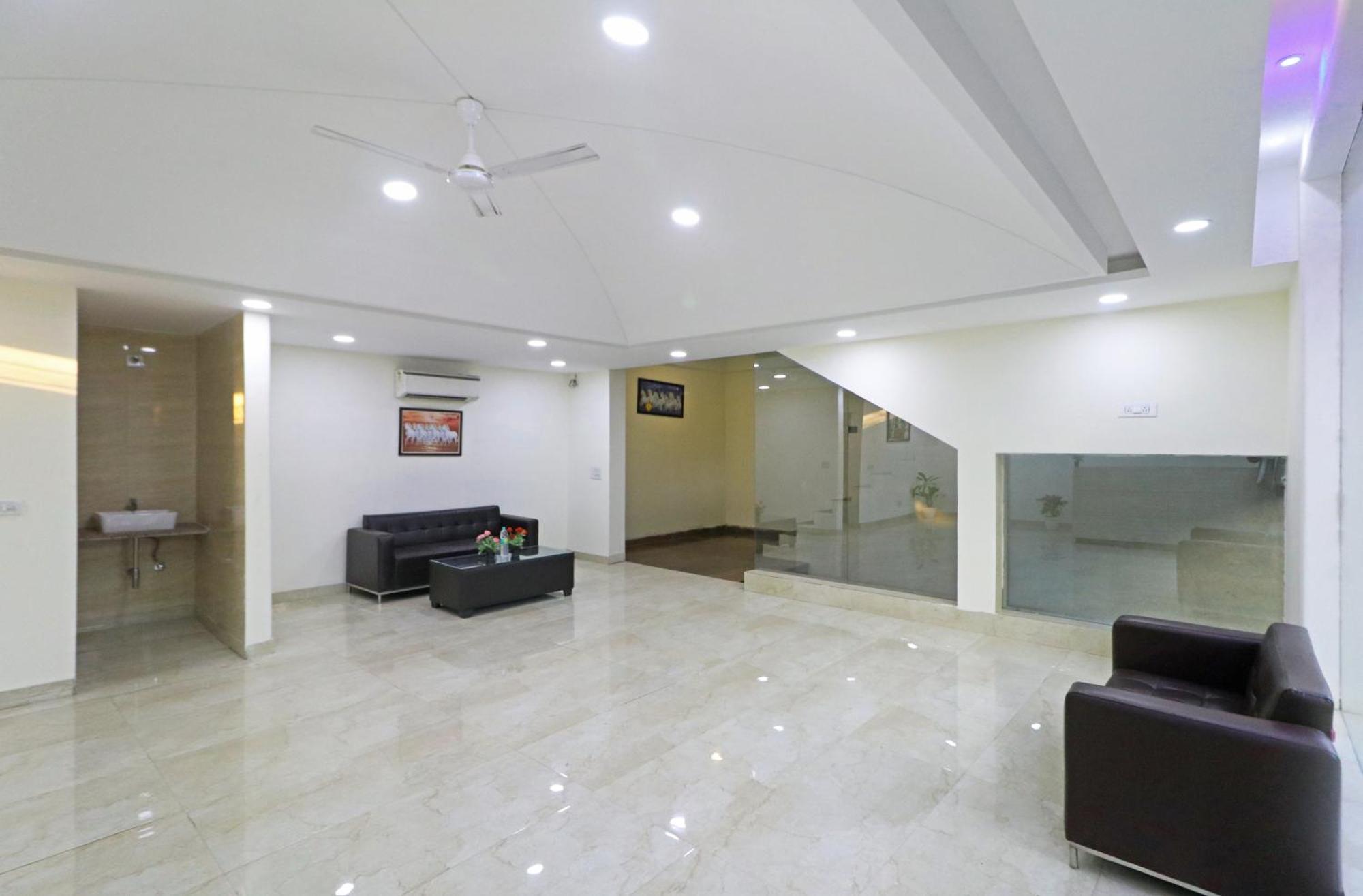 Hotel Grand Suites By D'Capitol Near Delhi Airport 뉴델리 외부 사진