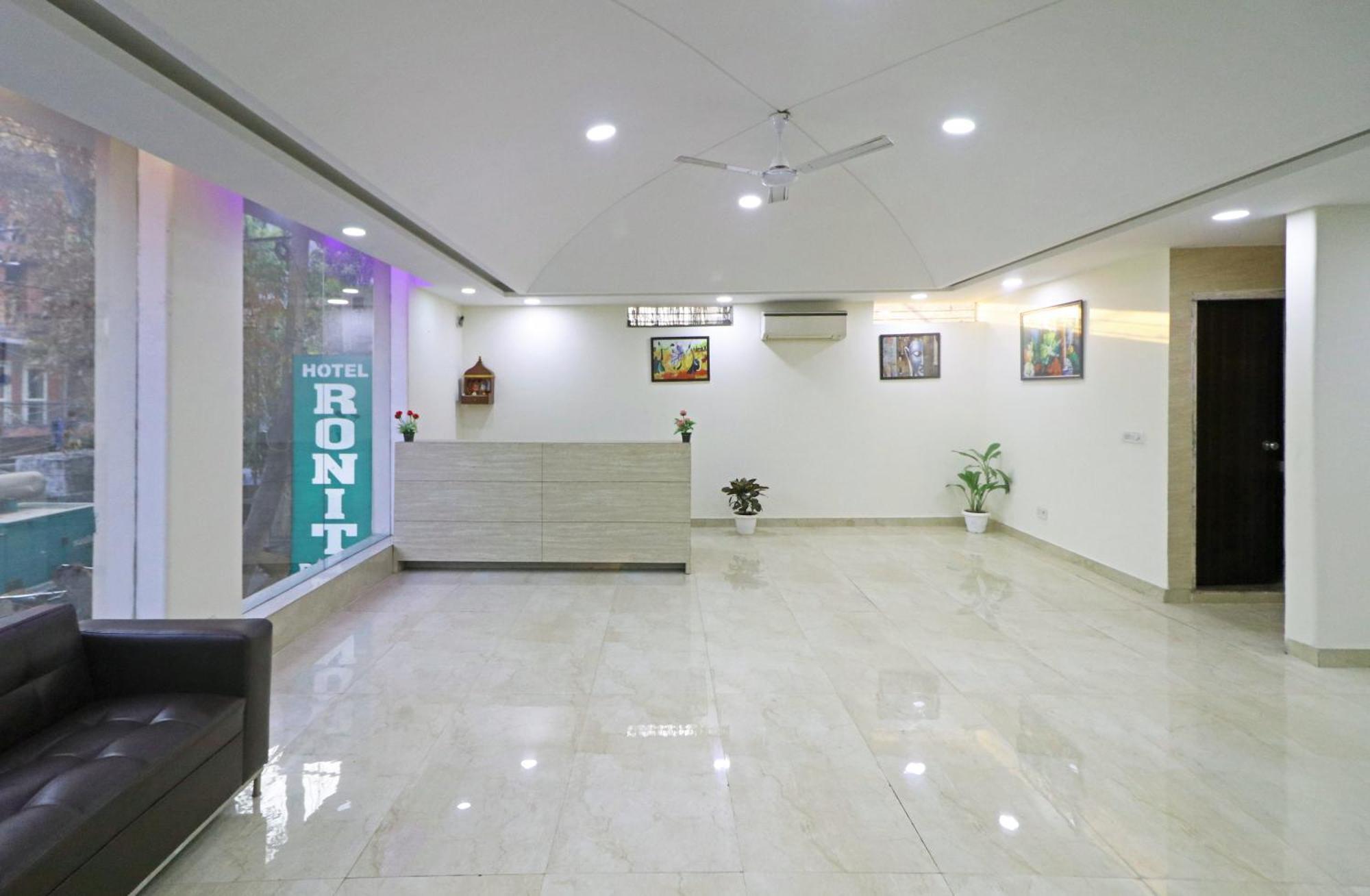 Hotel Grand Suites By D'Capitol Near Delhi Airport 뉴델리 외부 사진