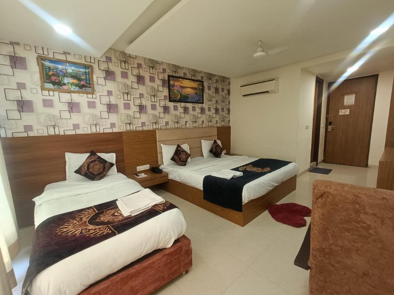 Hotel Grand Suites By D'Capitol Near Delhi Airport 뉴델리 외부 사진