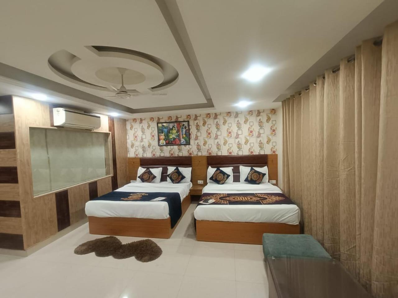 Hotel Grand Suites By D'Capitol Near Delhi Airport 뉴델리 외부 사진