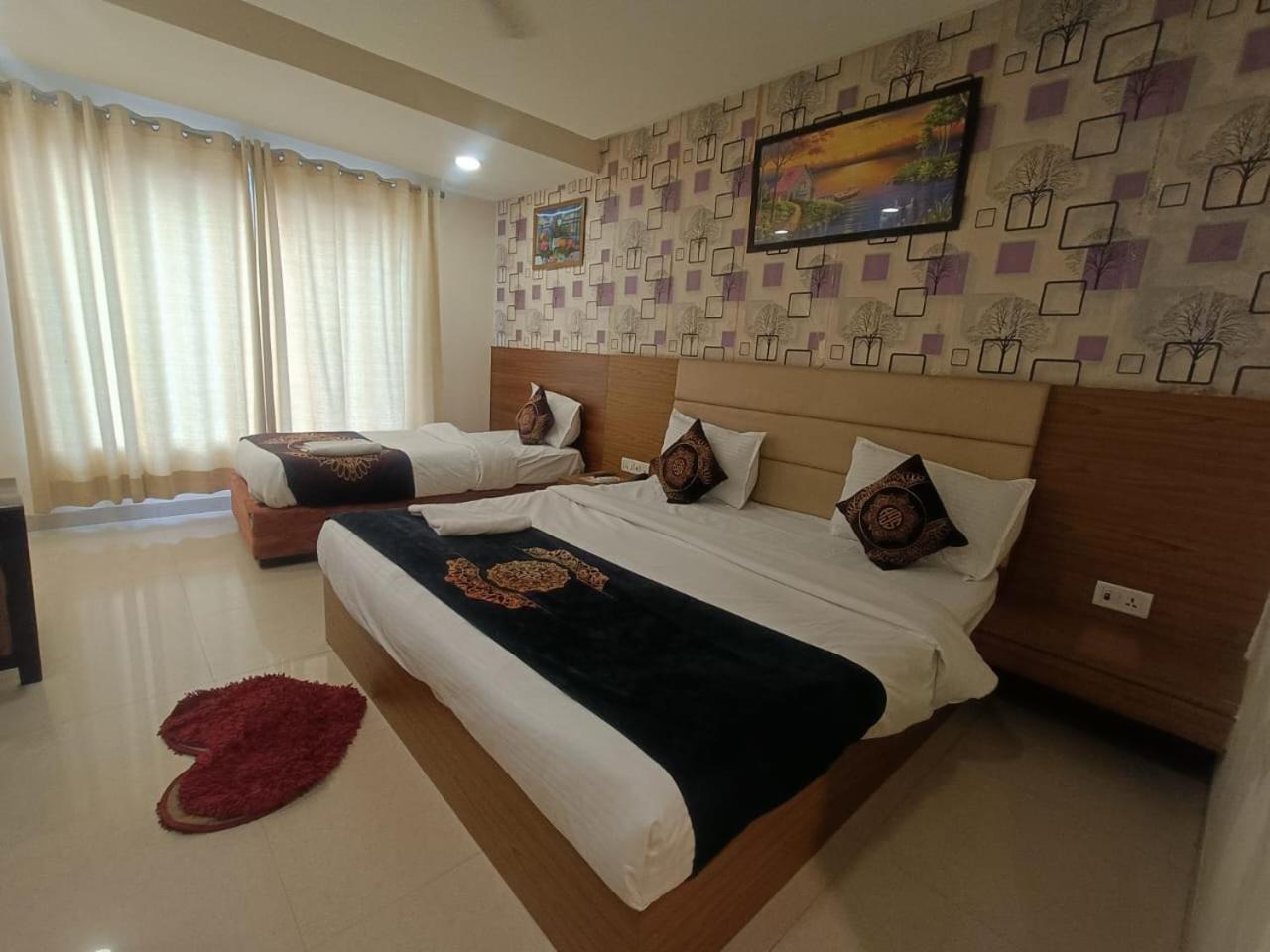 Hotel Grand Suites By D'Capitol Near Delhi Airport 뉴델리 외부 사진