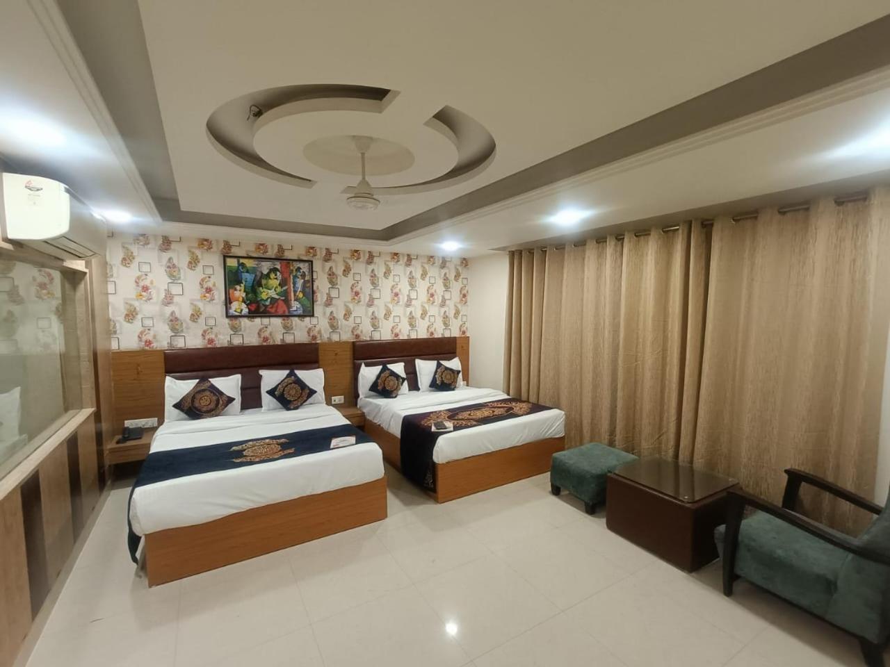 Hotel Grand Suites By D'Capitol Near Delhi Airport 뉴델리 외부 사진