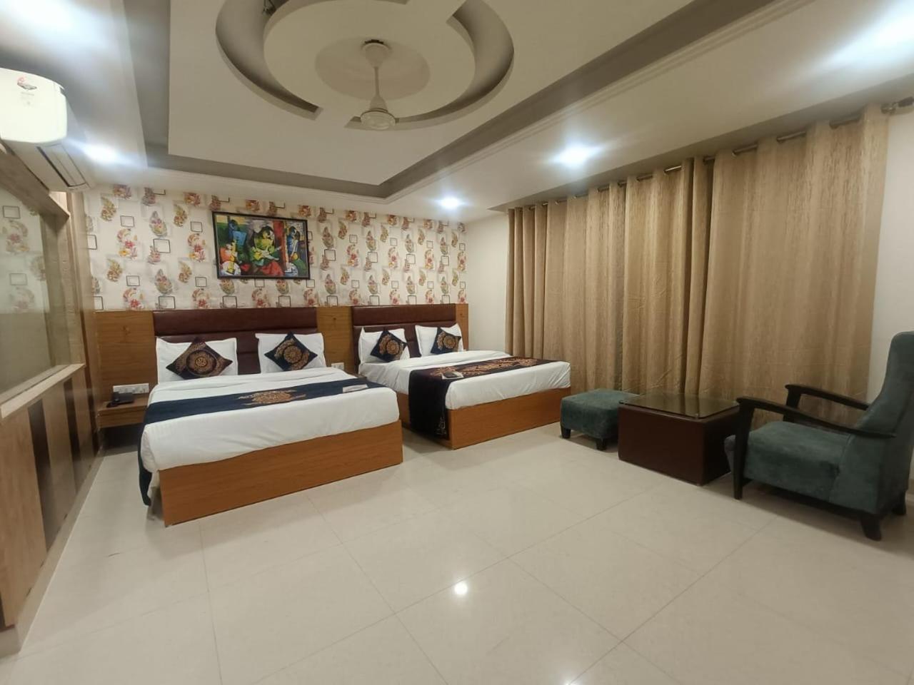 Hotel Grand Suites By D'Capitol Near Delhi Airport 뉴델리 외부 사진