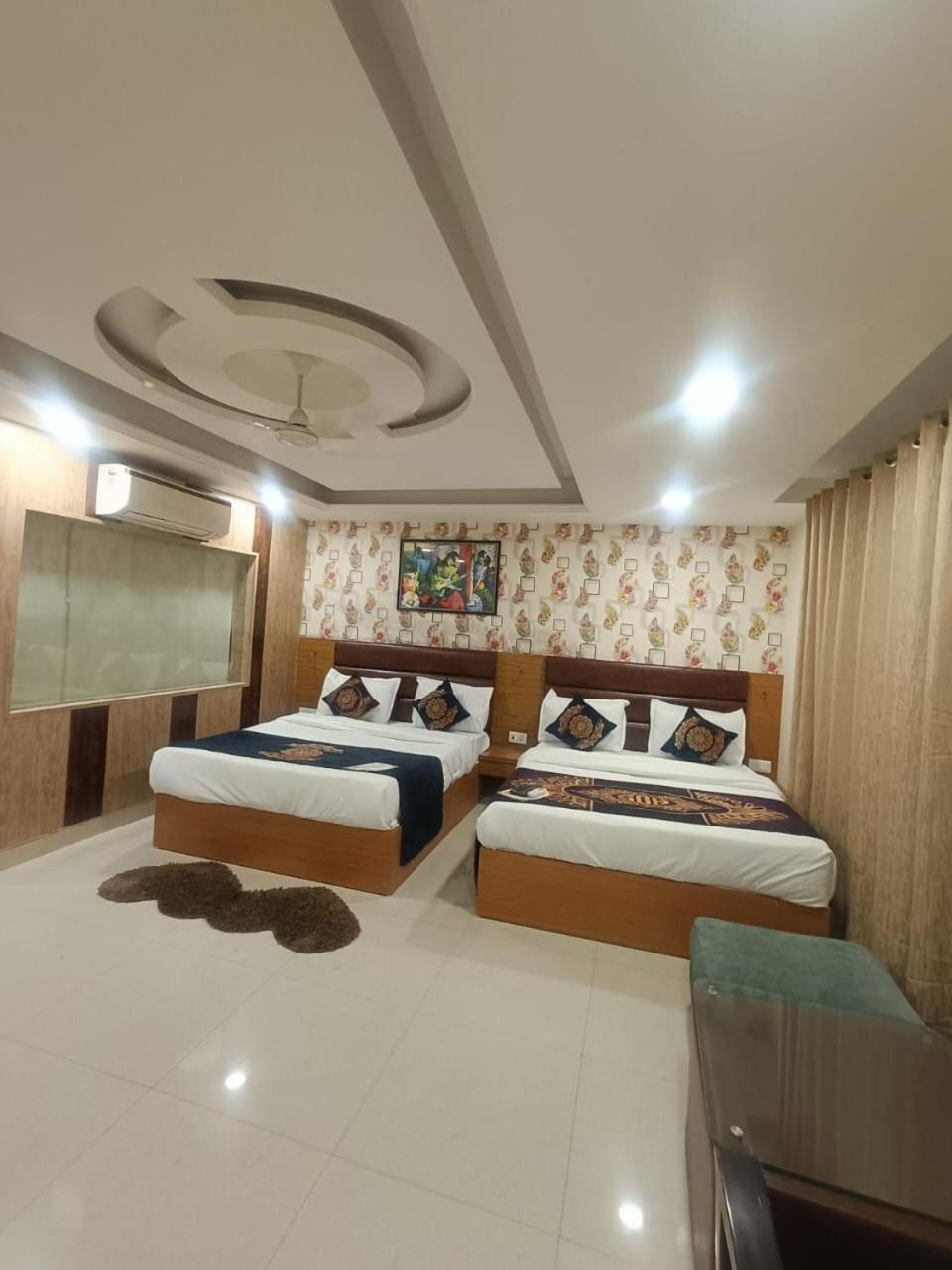 Hotel Grand Suites By D'Capitol Near Delhi Airport 뉴델리 외부 사진