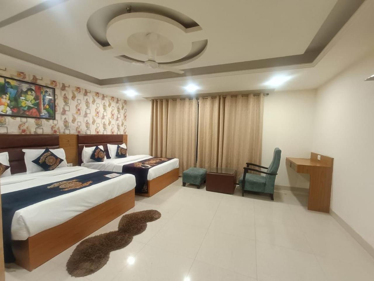 Hotel Grand Suites By D'Capitol Near Delhi Airport 뉴델리 외부 사진