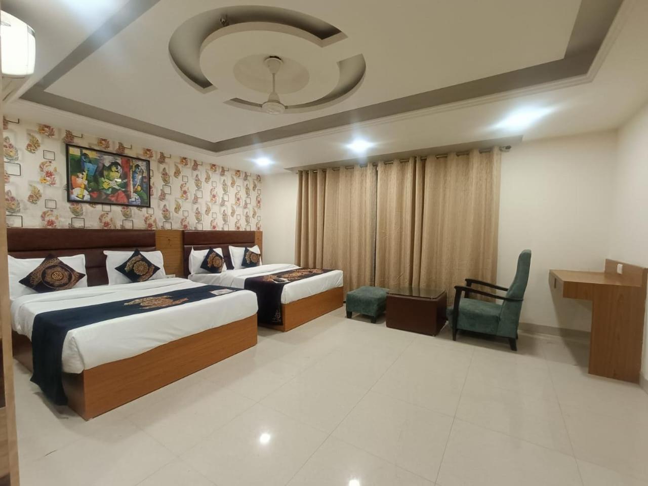 Hotel Grand Suites By D'Capitol Near Delhi Airport 뉴델리 외부 사진