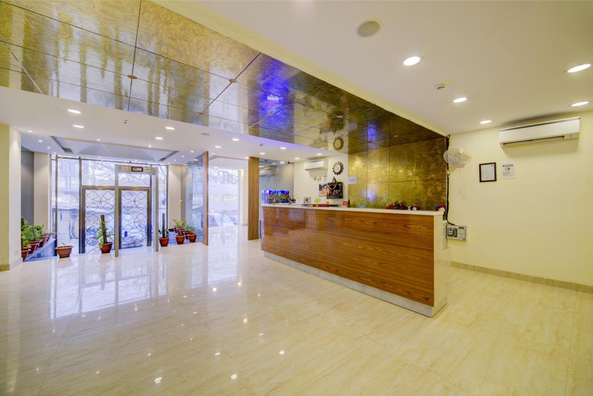 Hotel Grand Suites By D'Capitol Near Delhi Airport 뉴델리 외부 사진